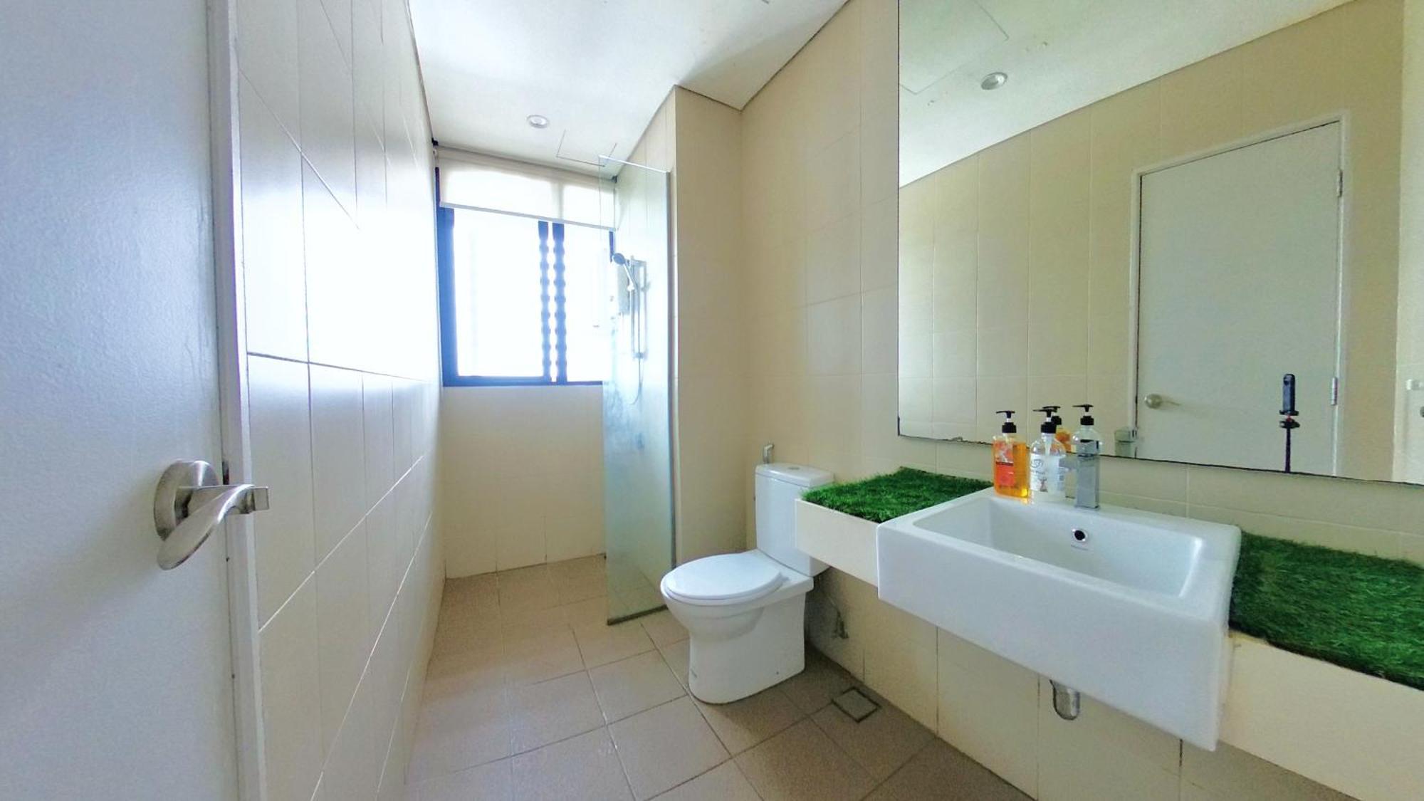 I-city Free Wifi 55inch Smarttv Car Park Fit 5pax Apartment *