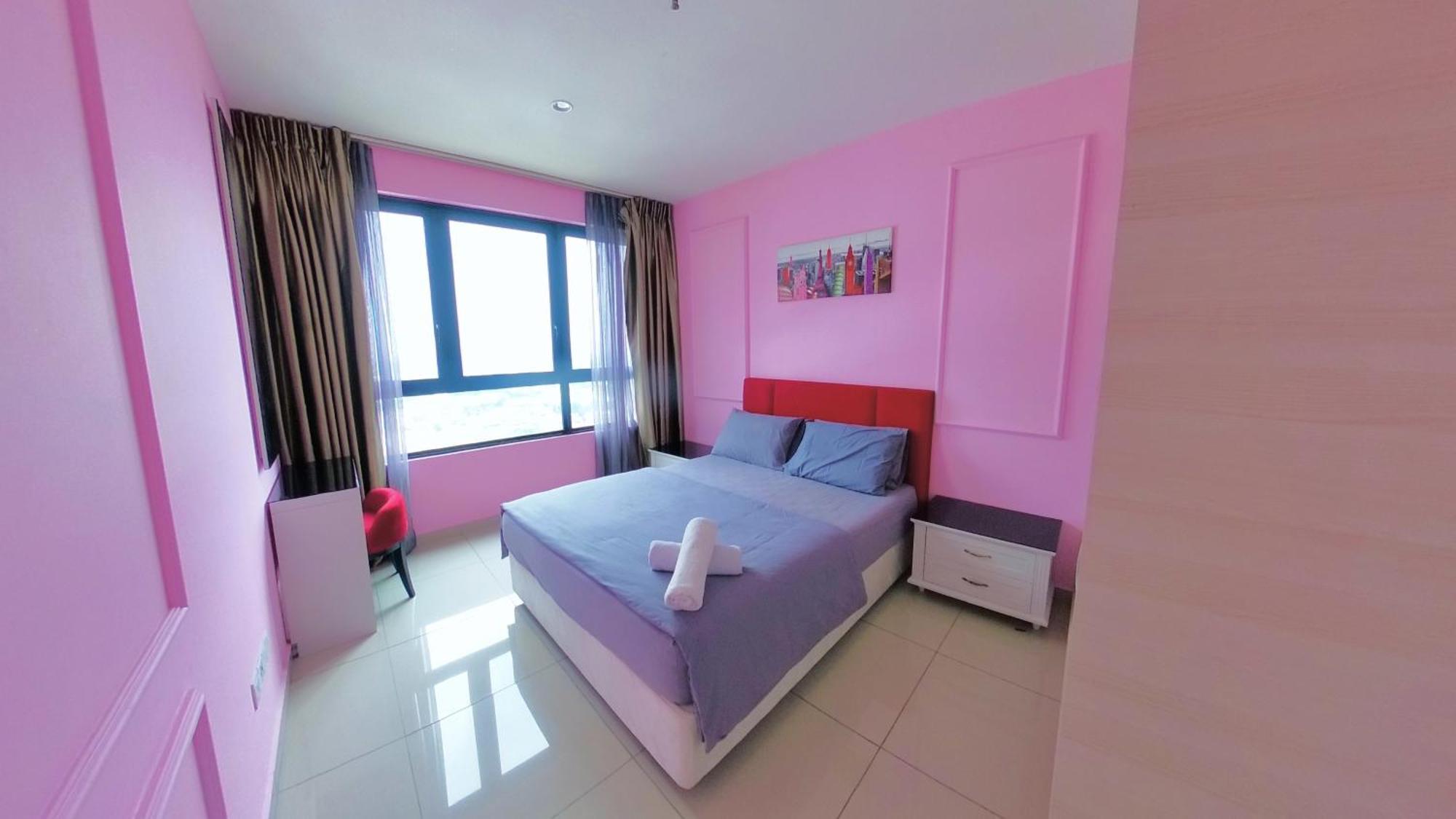 I-city Free Wifi 55inch Smarttv Car Park Fit 5pax Apartment *